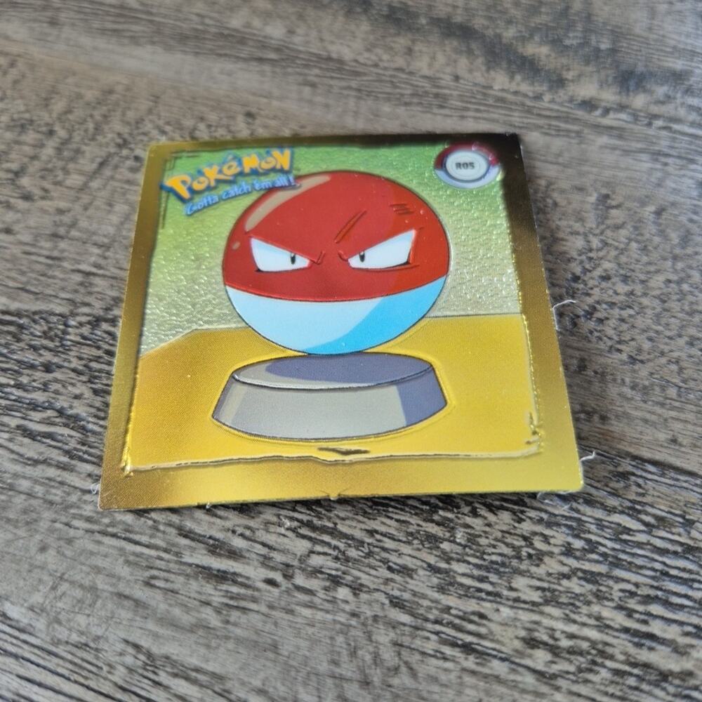 Vintage 1999 Pokemon Artbox Voltorb Chrome R05 Series 1 Gold